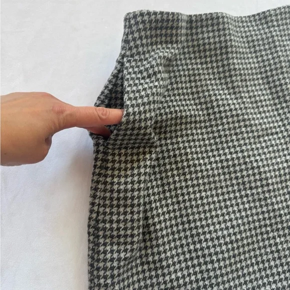 Uniqlo Monochrome Houndstooth Mini Skirt - Picture 3 of 11